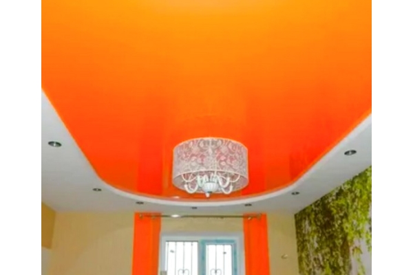 Натяжной потолок оранжевый