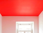 Натяжной потолок красный матовый