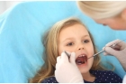 Удаление молочного зуба сложное