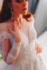 Свадебное платье с кружевными рукавами