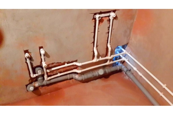 Разводка водопроводных труб до мест без штробы (холодная или горячая вода)