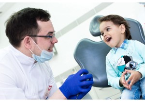 Удаление передних молочных зубов